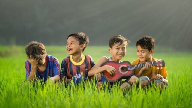 陽気な4人の子供たち